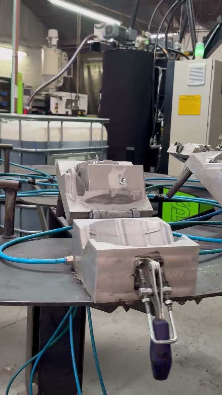 Molde técnico de alumínio na fábrica